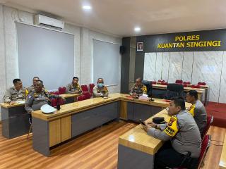Jelang Pemilu 2024, Polres Kuansing Ikuti Vidcon Analisa Dan Evaluasi (Anev) Laporan Ops Mantap Brat